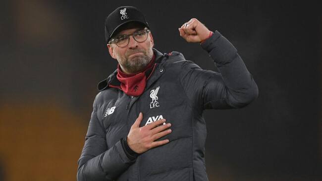 WOLVERHAMPTON, ENGLAND - JANUARY 23: Jurgen Klopp, manager of Liverpool salutes the fans after the Premier League match between Wolverhampton Wanderers and Liverpool FC at Molineux on January 23, 2020 in Wolverhampton, United Kingdom. (Photo by Michael Regan/Getty Images)