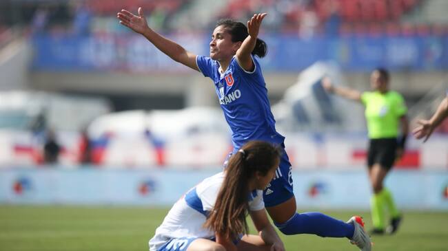 La U da el primer golpe y golea a la UC en el Clásico Universitario Femenino