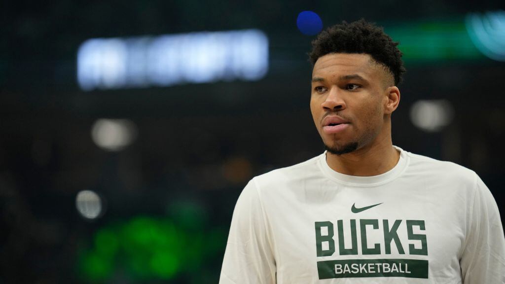 giannis antetokounmpo - milwaukee bucks - nba