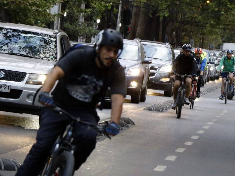 04 de Marzo del 2019/SANTIAGOAutomovilistas y ciclistas en Providencia durante el super lunes
FOTO:MARIO DAVILA/AGENCIAUNO