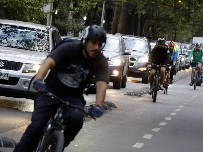 04 de Marzo del 2019/SANTIAGOAutomovilistas y ciclistas en Providencia durante el super lunes 
 FOTO:MARIO DAVILA/AGENCIAUNO