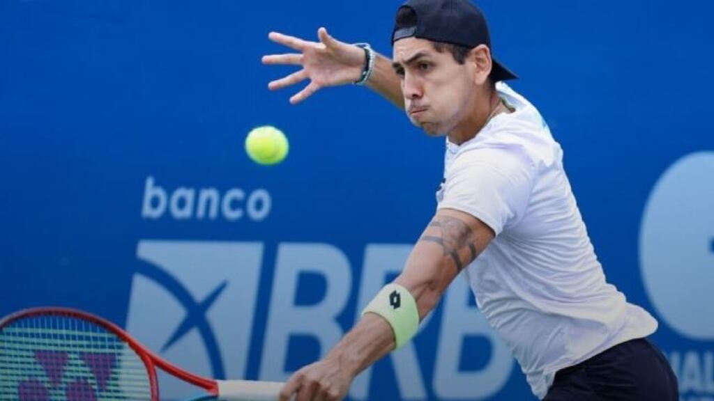 Alejandro Tabilo celebra su ingreso al top 100 clasificando a la final del Challenger de Brasilia
