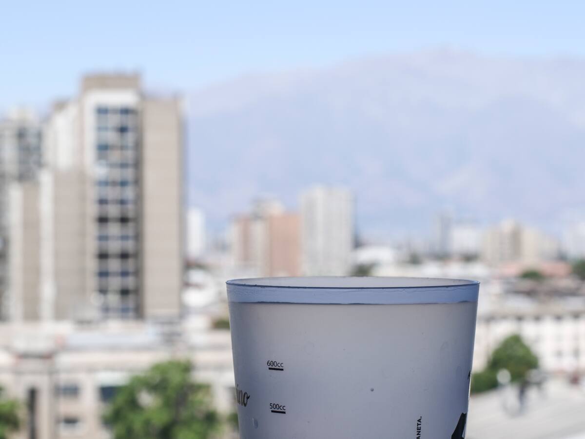 Altas temperaturas seguirán en los próximos días: expertas explican cómo hidratarse correctamente para evitar golpes de calor