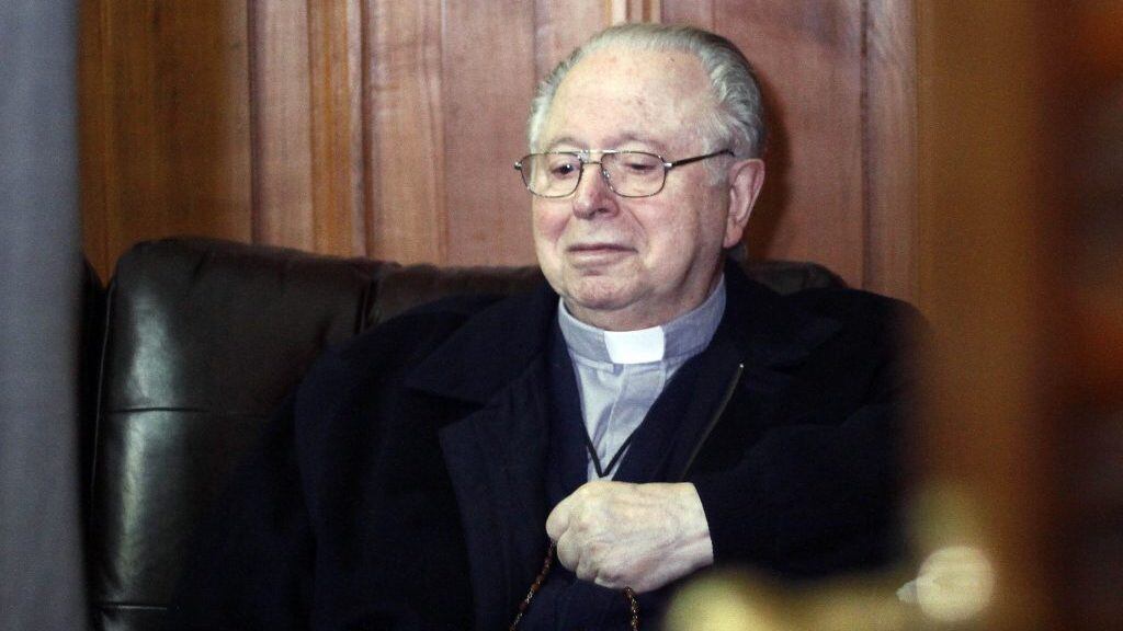11 de Noviembre de 2015/SANTIAGO El sacerdote Fernando Karadima llega hasta el palacio de Tribunales para ser entrevistado como testigo en la demanda civil contra el Arzobispado
FOTO: FRANCISCO CASTILLO D./AGENCIAUNO
