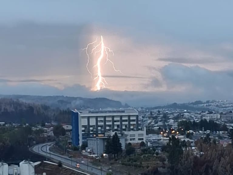 Tormenta eléctrica, granizos y fuertes lluvias afectan a Lirquén en medio de la reconstrucción por incendios