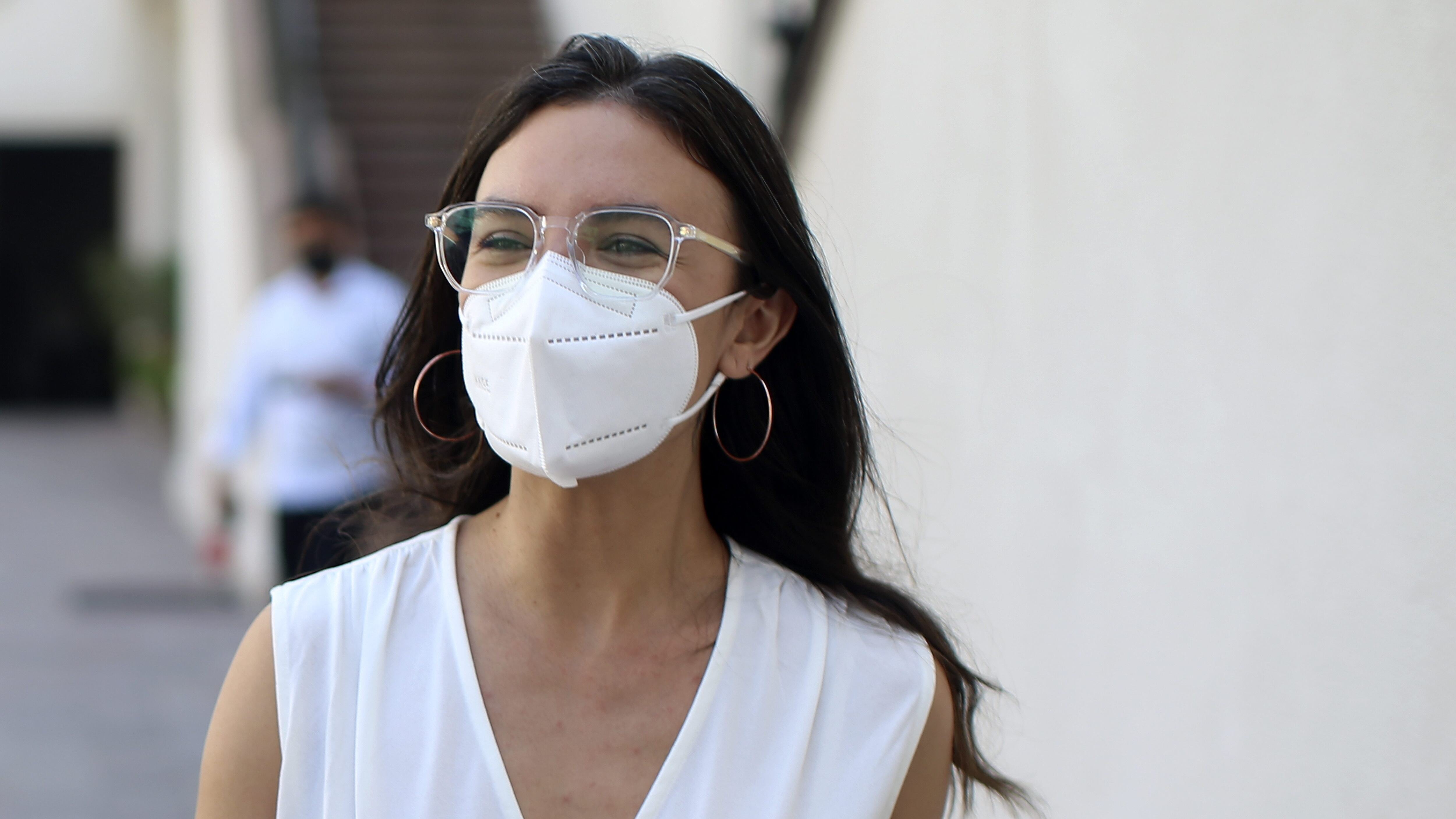 08 de Abril de 2022/SANTIAGOLa Ministra vocera de Gobierno, Camila Vallejo, camina por el entre patio del Palacio de La Moneda.
FOTO:CRISTOBAL ESCOBAR/AGENCIAUNO