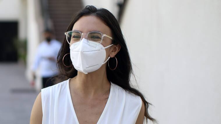 08 de Abril de 2022/SANTIAGOLa Ministra vocera de Gobierno, Camila Vallejo, camina por el entre patio del Palacio de La Moneda.
FOTO:CRISTOBAL ESCOBAR/AGENCIAUNO