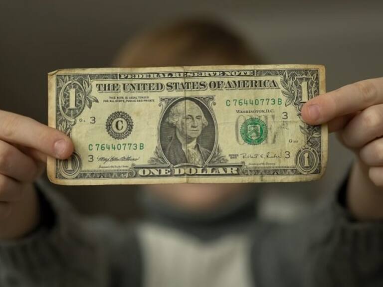 Dólar en Chile: divisa abre a la baja y se acerca a los $800