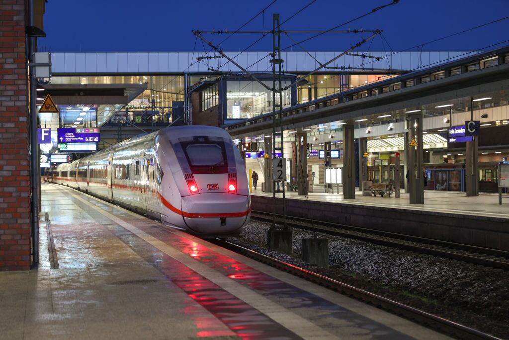La estación de trenes vacía en Berlín por la huelga de los trabajadores en Alemania