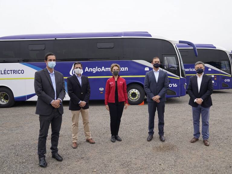 Ministra Hutt y biministro Jobet presentaron la flota de buses eléctricos interurbanos más grande del país