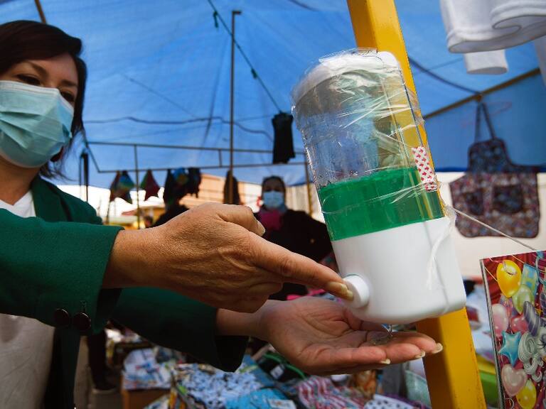 Epidemiólogo llama a la cautela ante el fin de la mascarilla y modificaciones a normas sanitarias: «El covid sigue existiendo»