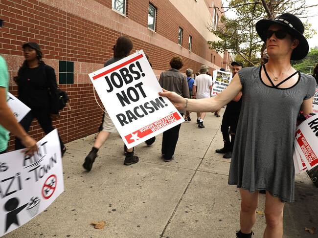 Manifestantes llaman a terminar con el racismo