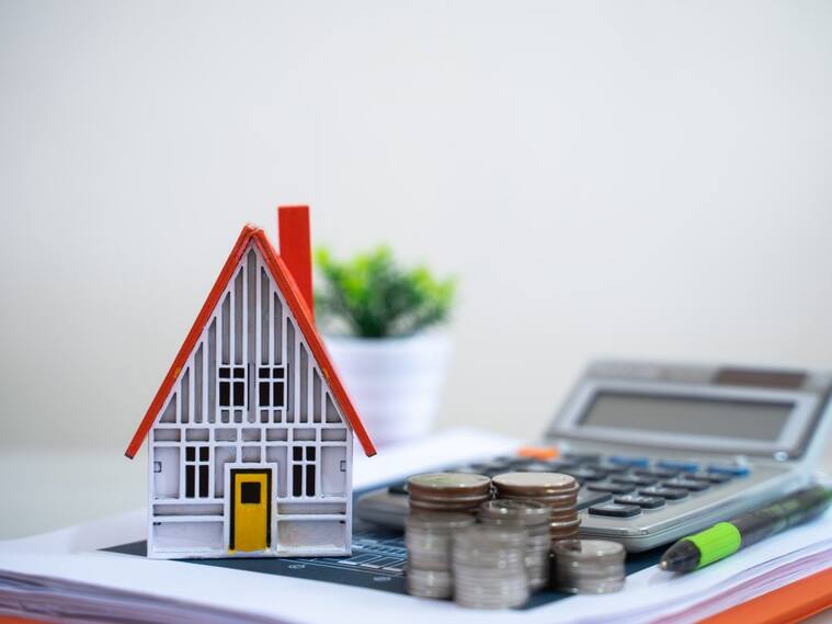 Bank calculates the home loan rate,selling home concept,Home insurance