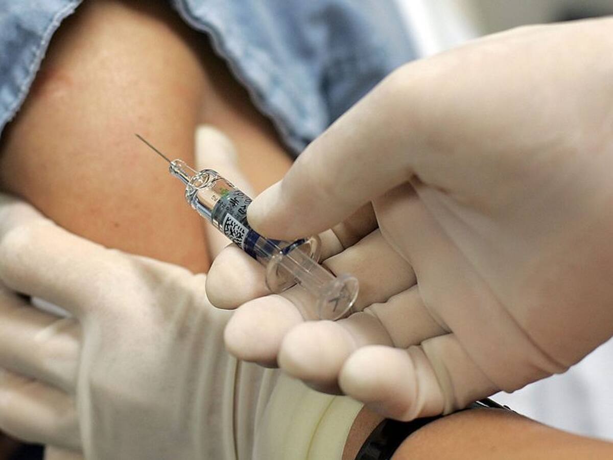 Infectóloga llamó a participar en pruebas de vacunas contra el Covid-19: «En Chile no van a ser los primeros en colocar su brazo»