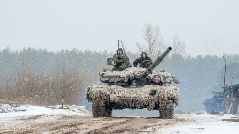 TOPSHOT - Ukrainian Military Forces servicemen of the 92nd mechanized brigade use tanks, self-propelled guns and other armored vehicles to conduct live-fire exercises near the town of Chuguev, in Kharkiv region, on February 10, 2022. - Russia's deployment for a military exercise in Belarus and on the borders of Ukraine marks a "dangerous moment" for European security, NATO's chief said on February 10, 2022. (Photo by Sergey BOBOK / AFP) (Photo by SERGEY BOBOK/AFP via Getty Images)
