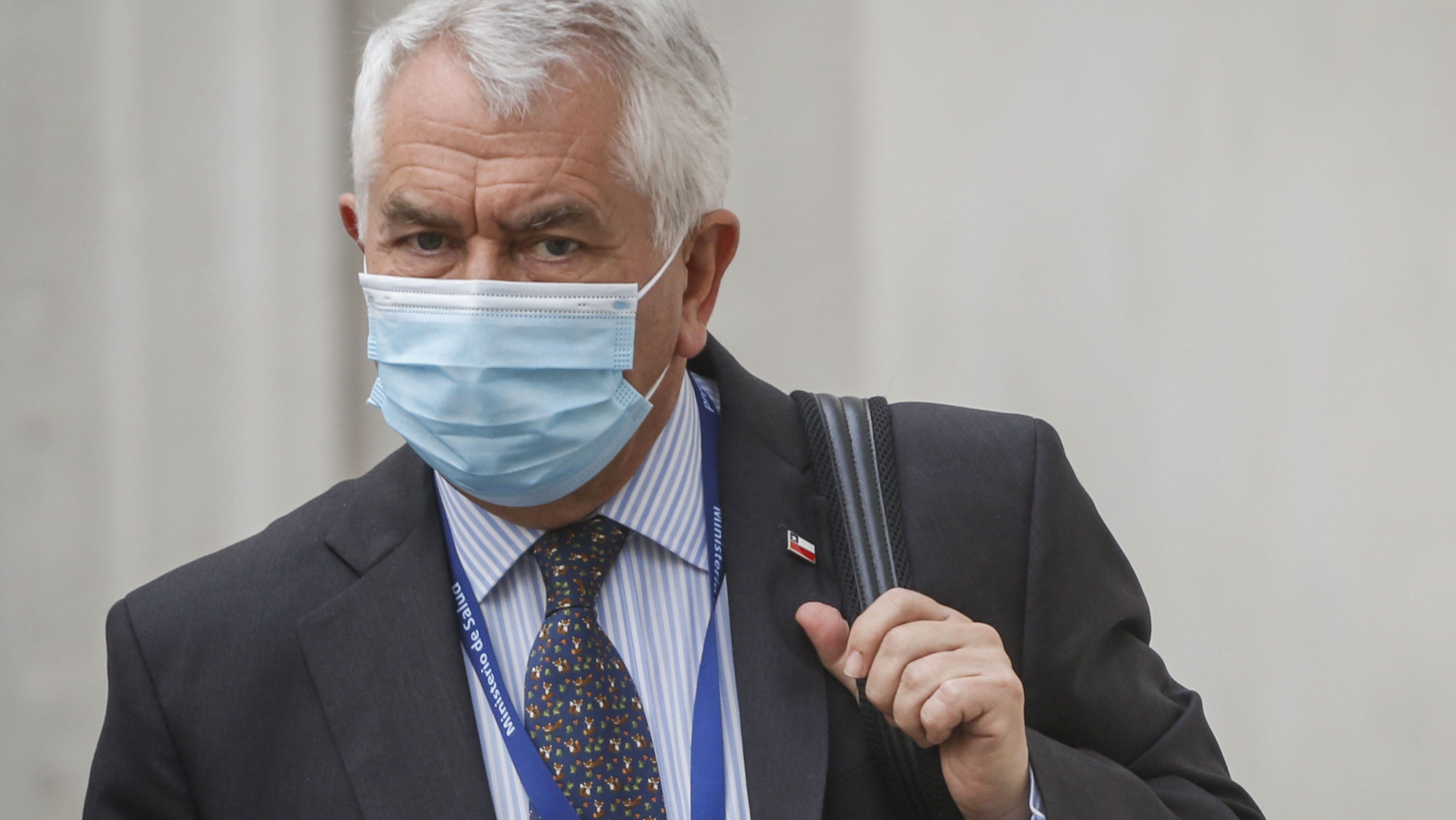 Ministro Paris por entrega de correos de Mañalich