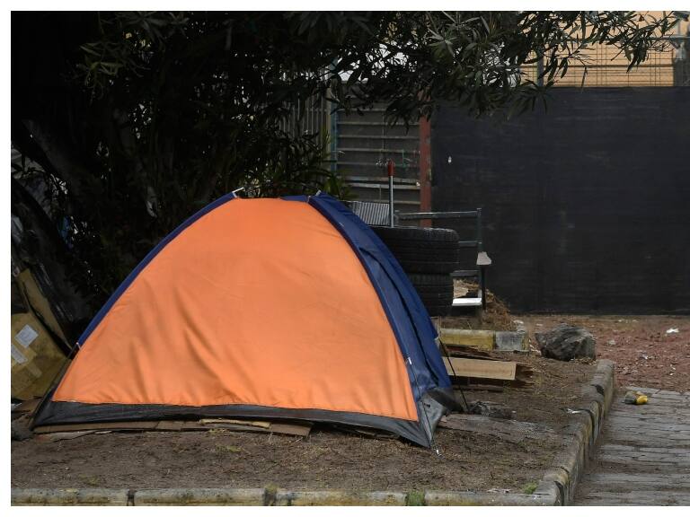 Copiapó: Apoderados acampan a las afueras de un colegio para obtener un cupo de matrículas