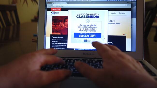 18 de abril del 2021/SantiagoLa pagina web de SII presenta retraso para postulación del bono Clase media
FOTO: KARIN POZO/AGENCIAUNO