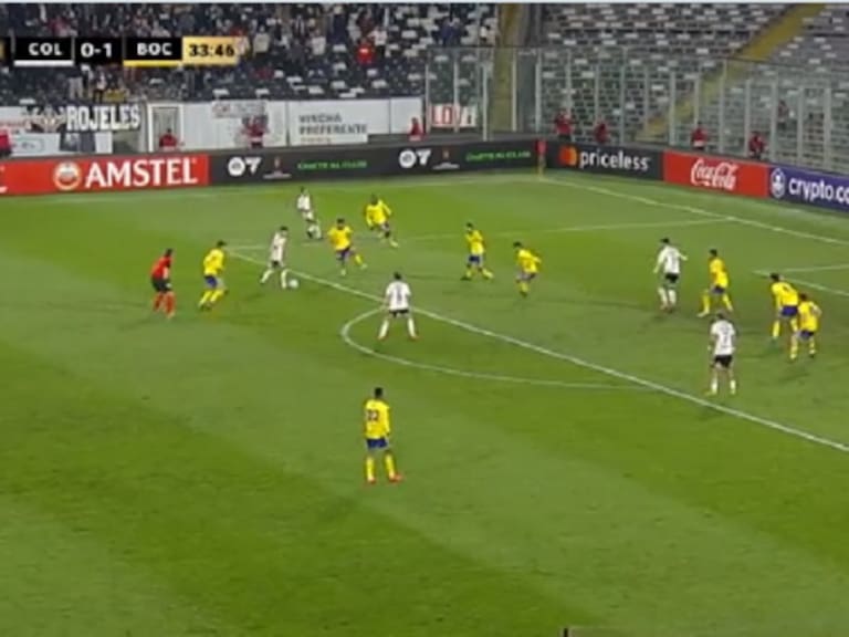 El posible penal que reclamó todo Colo Colo y que no fue cobrado en el duelo ante Boca Juniors