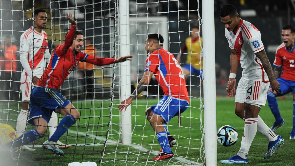 Chile hace respetar su historial ante Perú como local y suma su primera victoria en las eliminatorias al Mundial 2026
