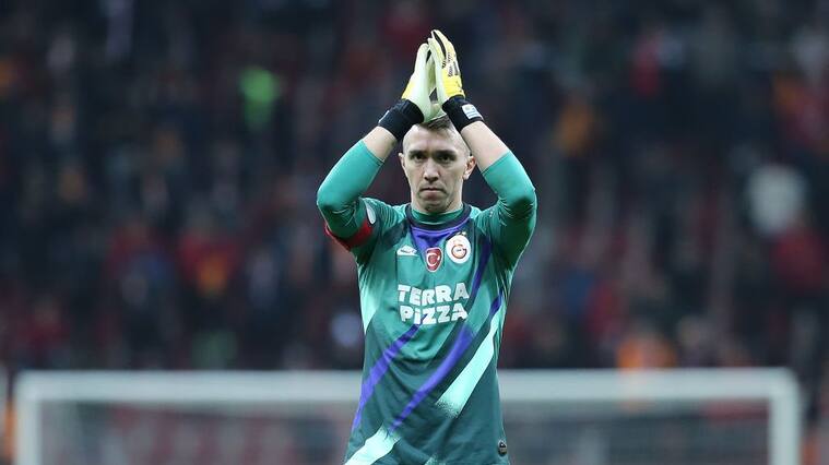ISTANBUL, TURKEY - FEBRUARY 16: Fernando Muslera of Galatasaray celebrates after winning Turkish Super Lig soccer match against BtcTurk Yeni Malatyaspor in Istanbul, Turkey on February 16, 2020. (Photo by Isa Terli/Anadolu Agency via Getty Images)