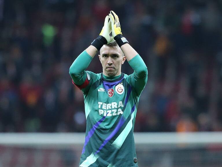 ISTANBUL, TURKEY - FEBRUARY 16: Fernando Muslera of Galatasaray celebrates after winning Turkish Super Lig soccer match against BtcTurk Yeni Malatyaspor in Istanbul, Turkey on February 16, 2020. (Photo by Isa Terli/Anadolu Agency via Getty Images)