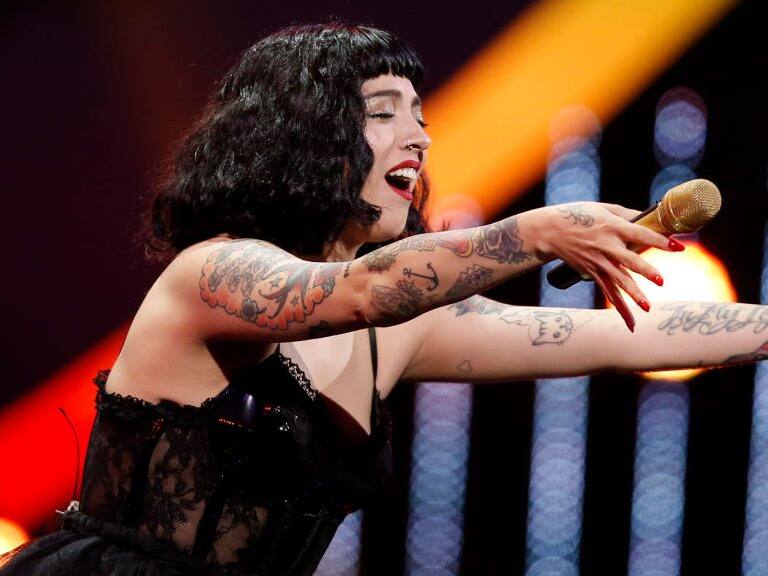 Medio español sobre Mon Laferte: Es un ejemplo de las grandes desigualdades que existen en Chile