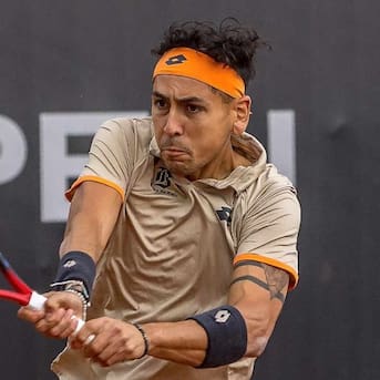 Alejandro Tabilo vence con autoridad a rival francés y se mete en cuartos de final del ATP de Bucarest