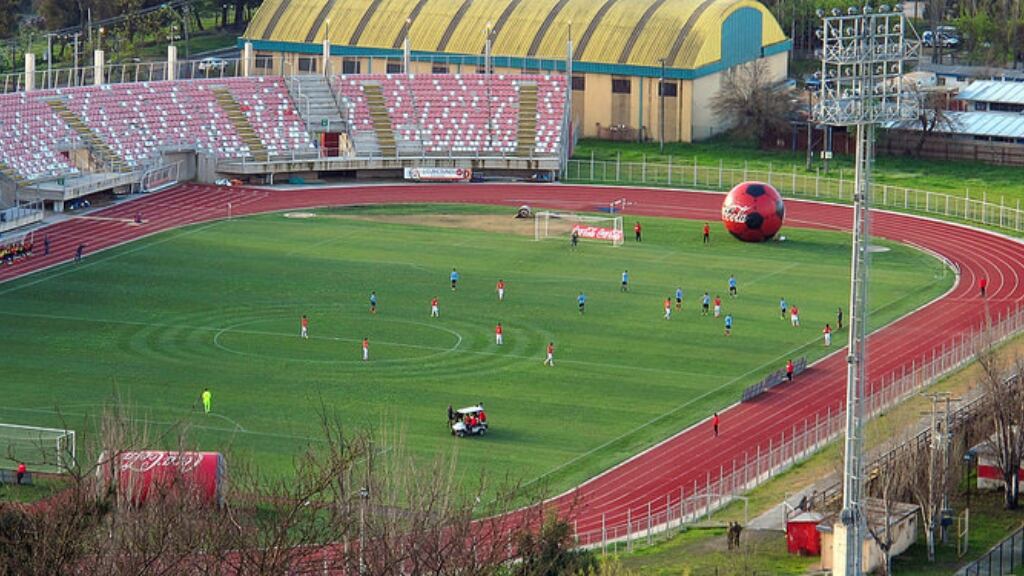Municipalidad de Curicó solicita desvincular a guardia que tuvo sexo en el estadio La Granja