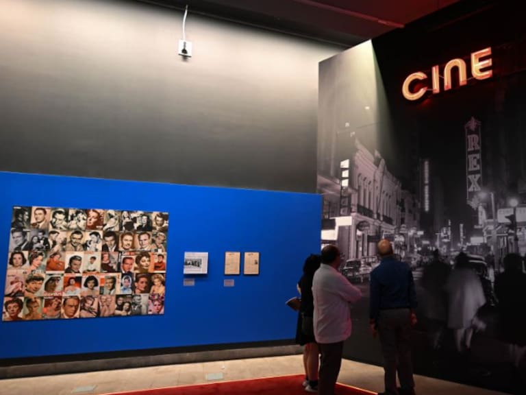 La exposición chilena que te permitirá tomarte una foto con un Oscar completamente gratis