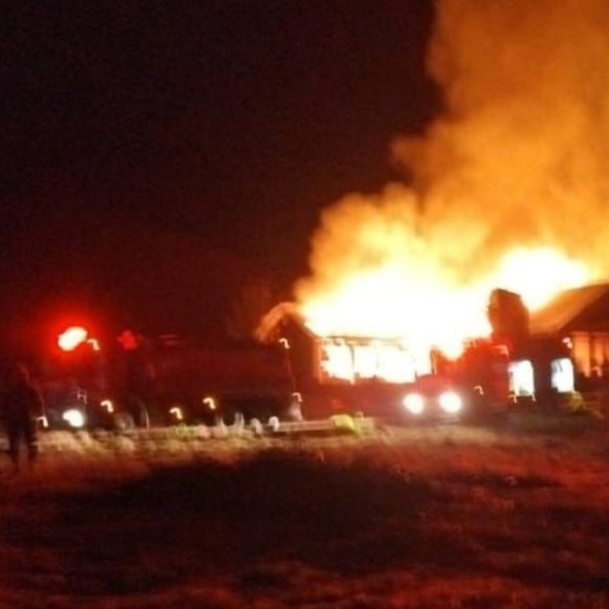 Ataque incendiario en Cañete: desconocidos queman centro de eventos