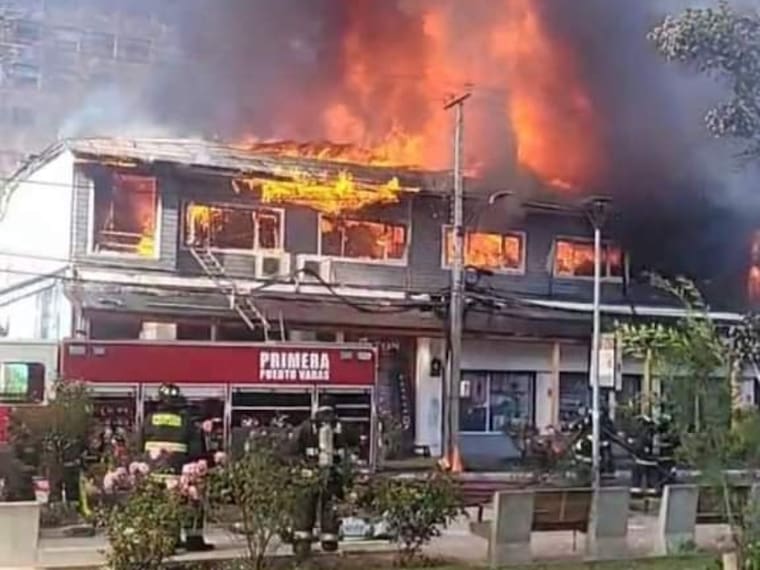 Investigan incendio que dejó 4 personas fallecidas y dos tiendas destruidas en el centro de Puerto Varas