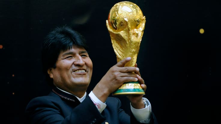 El viral reto físico de Evo Morales con un inesperado guiño a un club del fútbol chileno