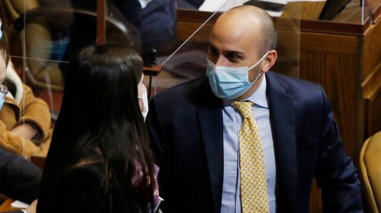 "Estoy esperando el contenido": Diputado RN Andrés Longton admitió no haber leído el borrador de la Nueva Constitución