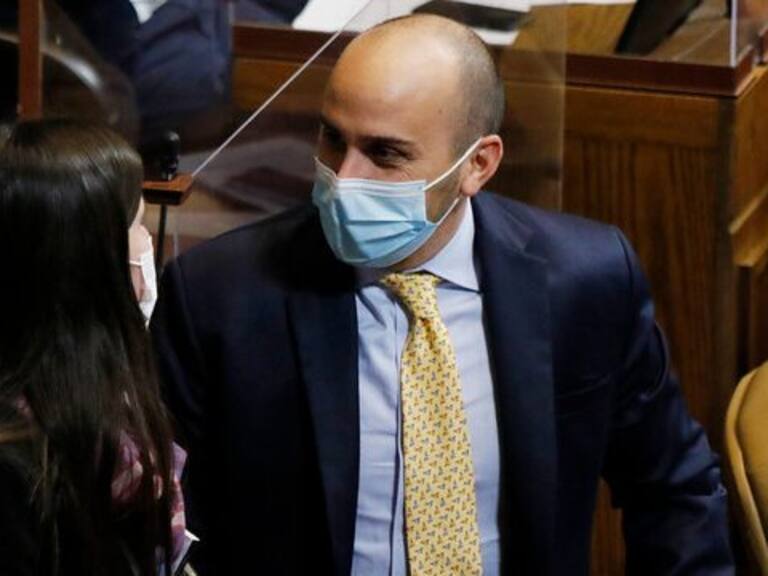 Diputado Andrés Longton votará rechazo «en base a lo que he leído hasta ahora» del borrador de la nueva Constitución