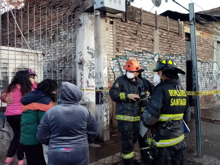 Femicidio frustrado en Estación Central: sujeto roció combustible a su expareja y provocó fatal incendio en cité