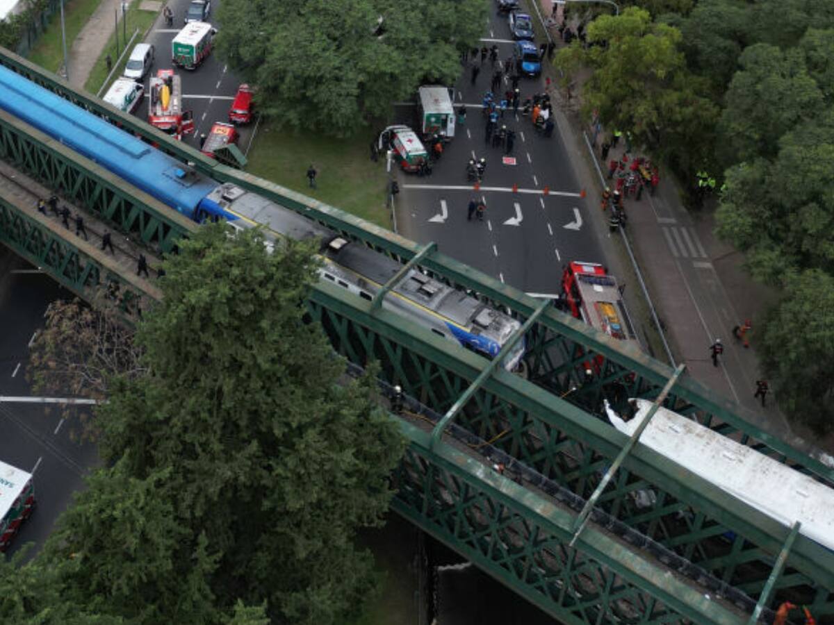 Choque de trenes en Argentina deja casi un centenar de personas heridas