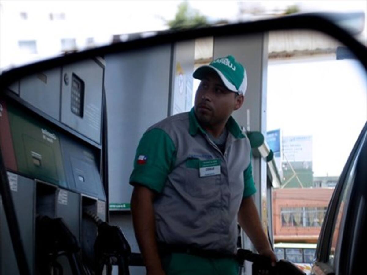 Todas las bencinas subirán de precio desde este jueves