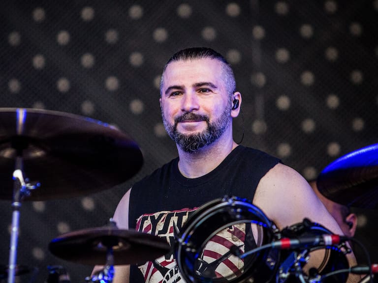 «¿Estás bromeando?»: John Dolmayan de System of a Down se llenó de críticas luego de elogiar el trabajo de Donald Trump