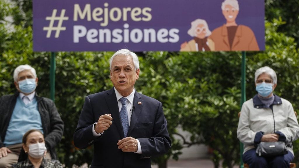 20 de septiembre del 2021/SANTIAGOEl Presidente de la República, Sebastián Piñera, acompañado por los ministros de Trabajo, Patricio Melero, y de Hacienda, Rodrigo Cerda, firma proyecto de reforma de pensiones para mejorar los ingresos de los jubilados. FOTO: SEBASTIAN BELTRAN GAETE/AGENCIAUNO