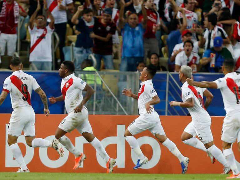 RIO DE JANEIRO, BRAZIL - JUNE 18: Jefferson Farfan of Peru celebrates after scoring the second goal of his team during the Copa America Brazil 2019 group A match between Bolivia and Peru at Maracana Stadium on June 18, 2019 in Rio de Janeiro, Brazil. (Photo by Wagner Meier/Getty Images)