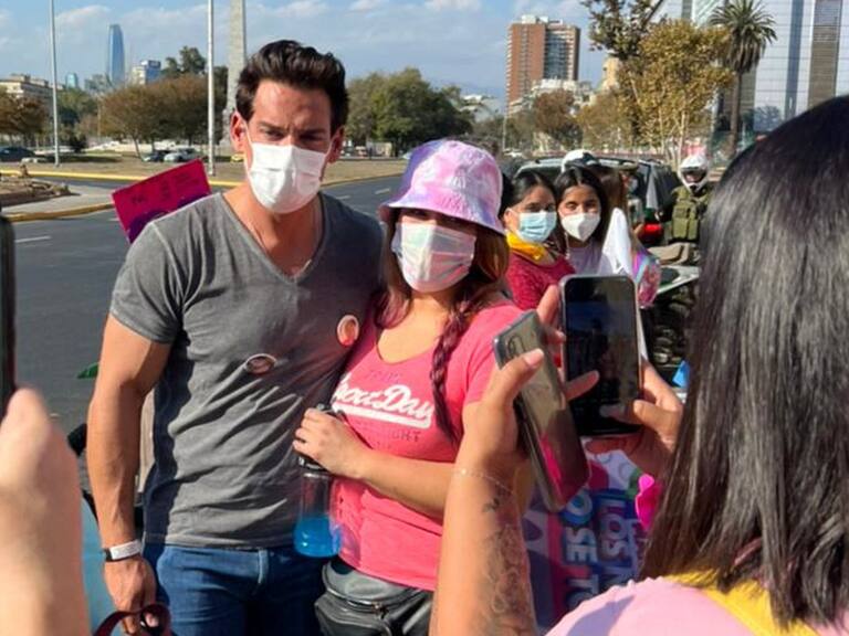 Cristián de la Fuente consoló a los padres en marcha Los Niños no se Tocan: «Esto no podemos normalizarlo»