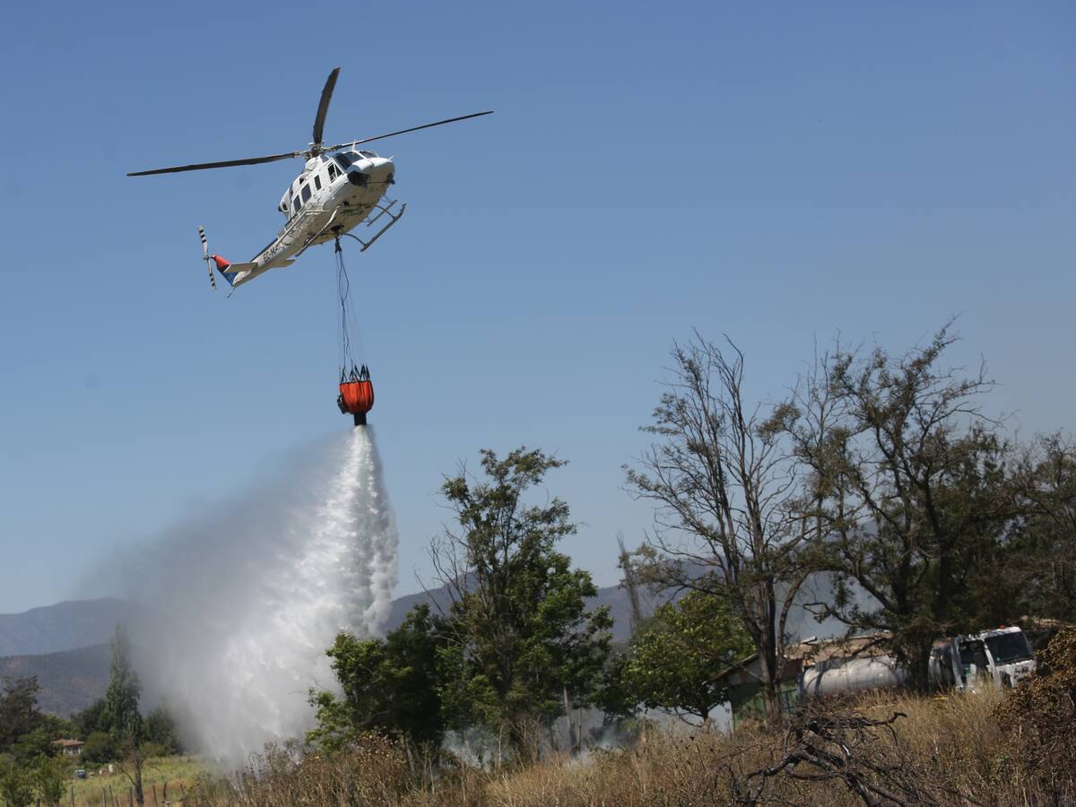 Gobierno descarta invocar Ley Antiterrorista por ataque a helicóptero que combatía incendios forestales en La Araucanía