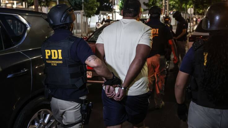 Operativo migratorio en Estación Central deja dos detenidos y 52 denunciados por situación irregular