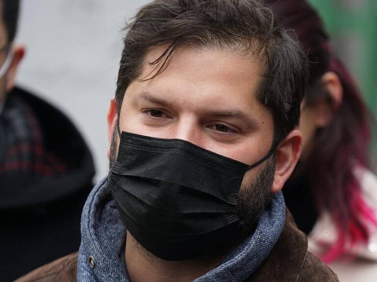 Procesarán a funcionaria judicial por adulterar una vieja causa de Gabriel Boric