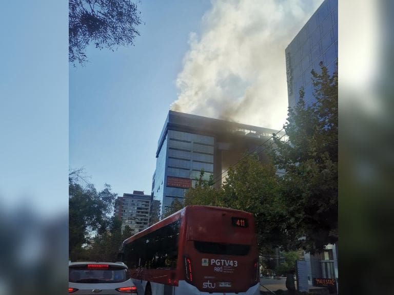 Incendio que afecta a restaurante Bocacielo se encuentra controlado