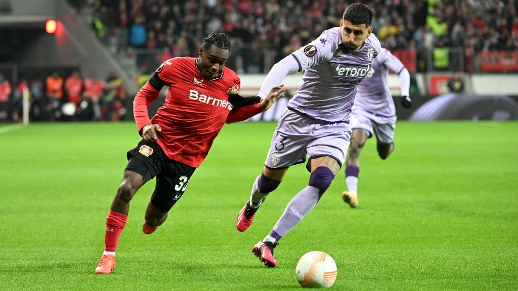 Guillermo Maripán resiste todo el encuentro en que Mónaco derrotó al Bayer Leverkusen por la Europa League