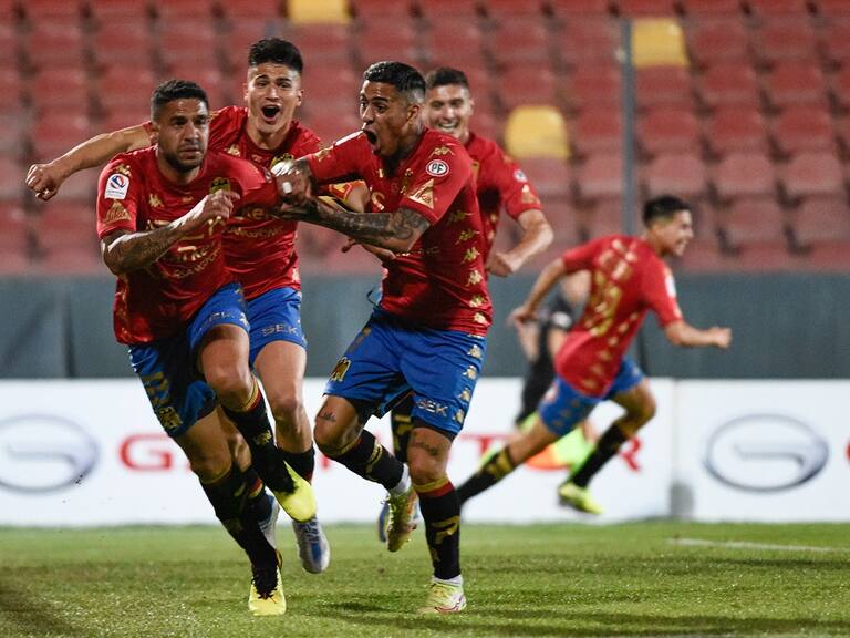 Con un Pinto espectacular, Unión vence en la agonía a la U y se mete de lleno en la final de la Copa Chile
