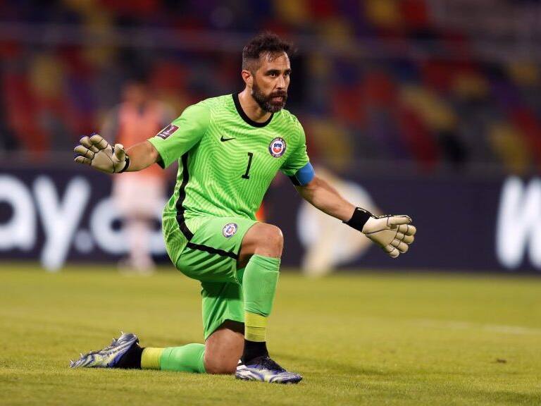 03 DE JUNIO DE 2021/SANTIAGO DEL ESTERO, ARGENTINA, Claudio Bravo durante el partido valido por las Clasificatorias al Mundial de Qatar 2022, entre las selecciones nacionales de Argentina y Chile, partido diputado en el Estadio Unico de Santiago del Estero, Argentina.FOTO: GUSTAVO ORTIZ/AGENCIAUNO
