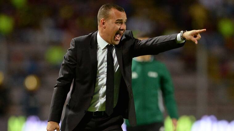 Venezuela's coach Rafael Dudamel gives instructions during the 2018 World Cup qualifier football match against Uruguay in San Cristobal, Venezuela, on October 5, 2017. / AFP PHOTO / Federico PARRA (Photo credit should read FEDERICO PARRA/AFP via Getty Images)